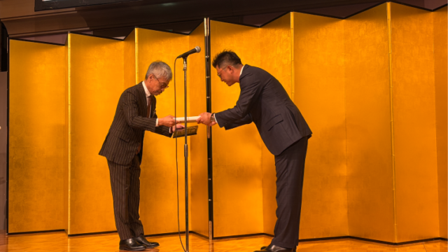 10/11（土）の開催された株式会社タカヤマ様の年次総会にて弊社が表彰されました。